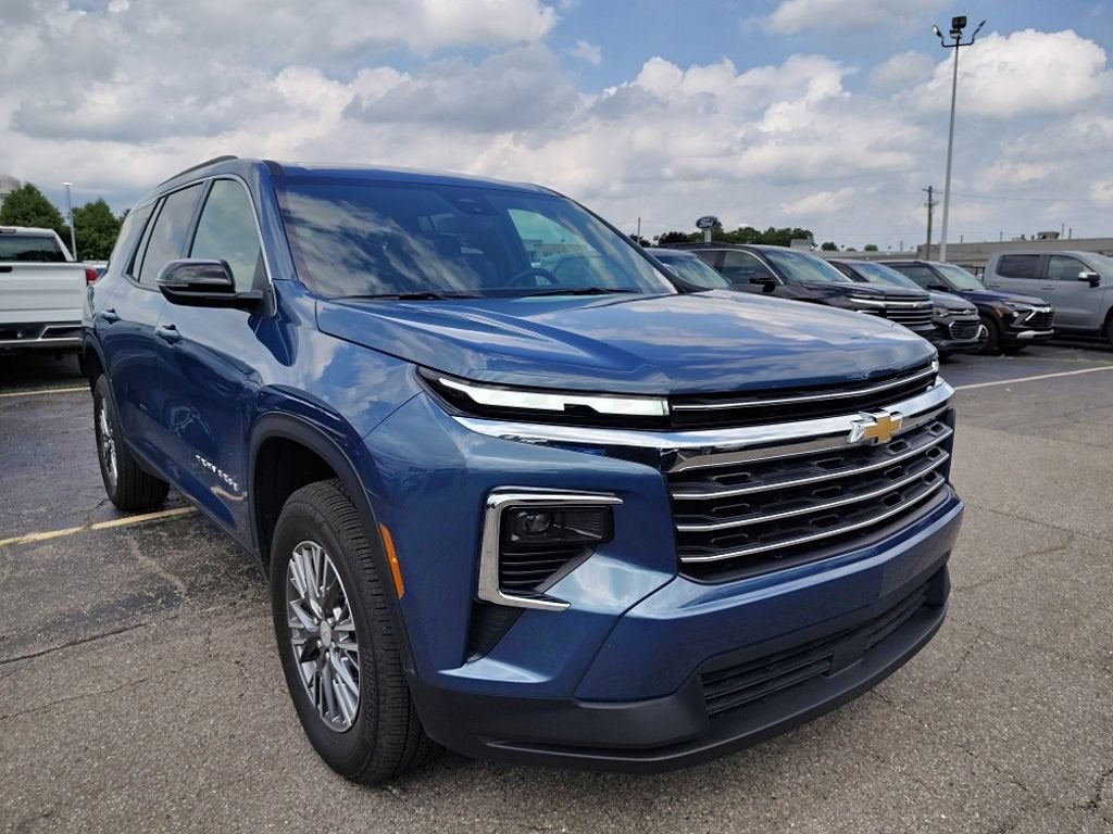 2025 Chevrolet Traverse LT