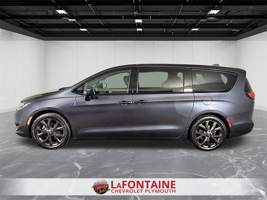 2020 Chrysler Pacifica Touring