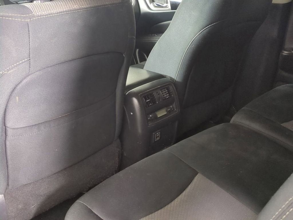 2018 Nissan Pathfinder SV