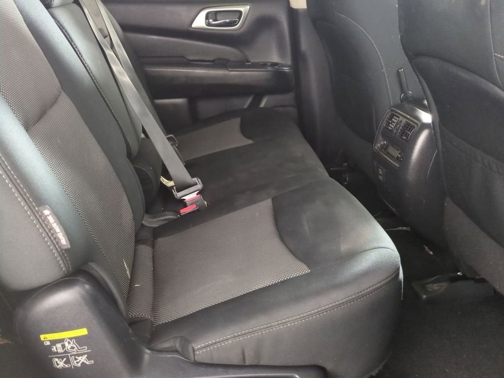 2018 Nissan Pathfinder SV