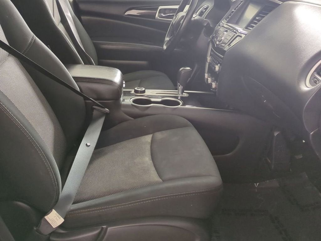 2018 Nissan Pathfinder SV